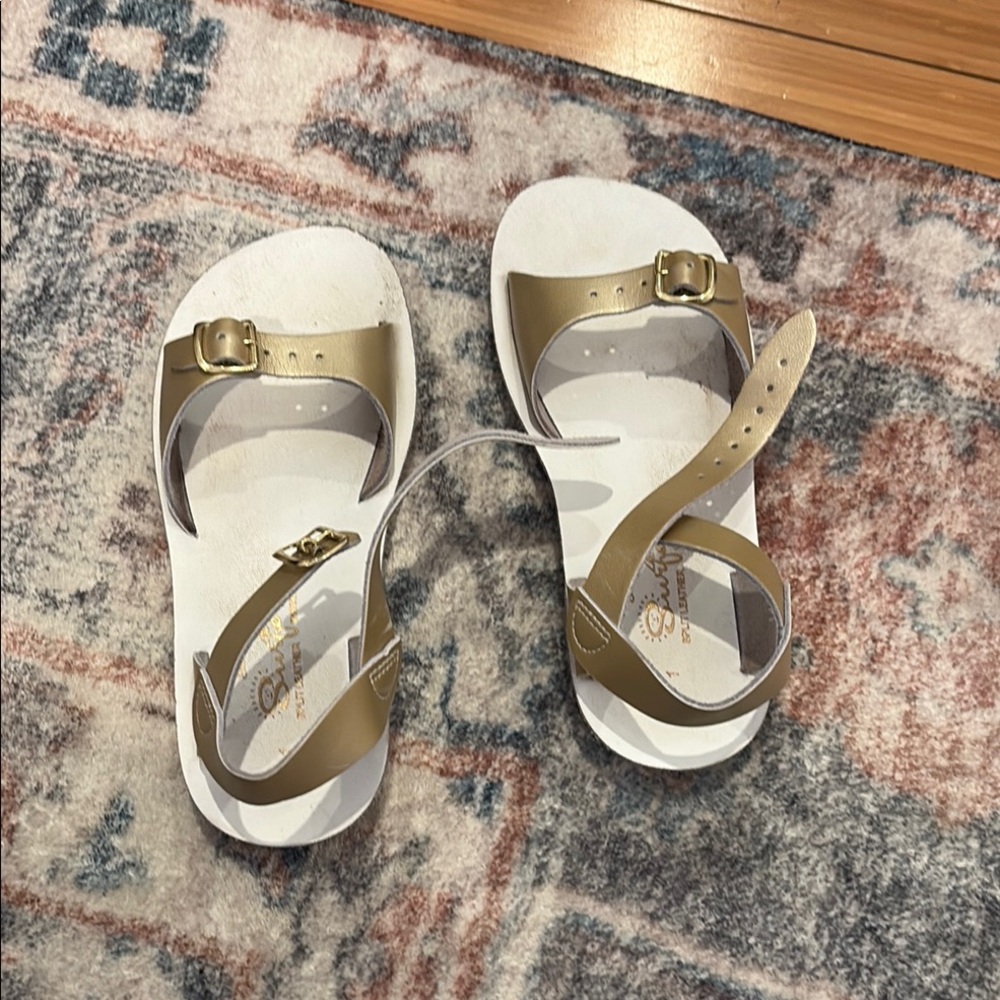 Gold little girls Sandals